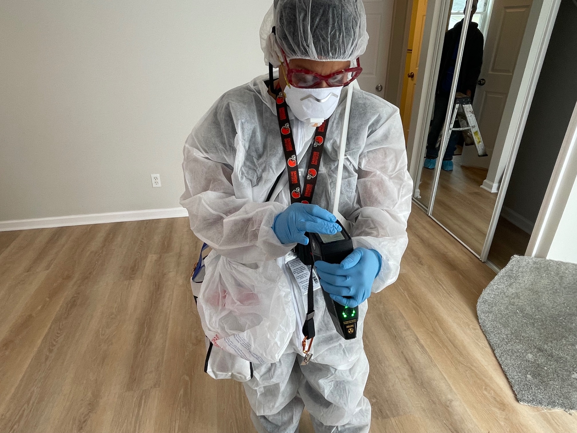 Inspector using XRF device